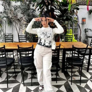 Emily – Stilfulde-Frachtbukserin