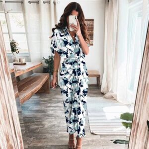 AUDREY – Kjole mit Polohals und Modetryk