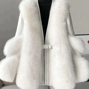 Genevive – Stilvoller Mink-Pelzfrakker mit V-Ausschnitt und Patchwork