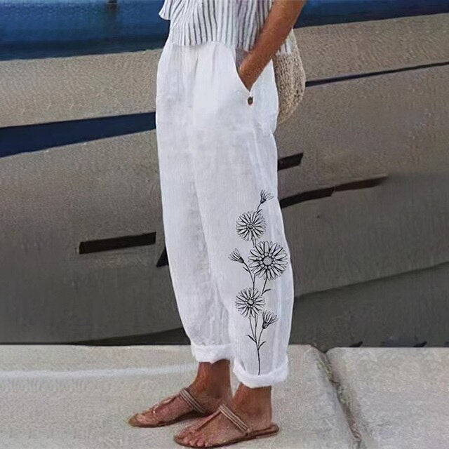 LARA – Bükser mit Blumendruck - Image 4