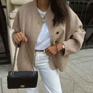 Eloina -Elegant will einen Trenchcoat