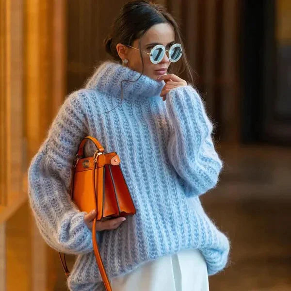 Alexandra – Flauschiger Rüschenpullover